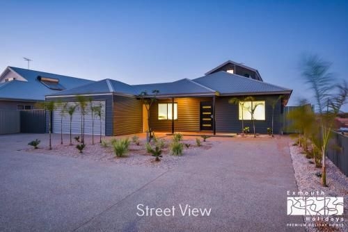 8 Kestrel Place - PRIVATE JETTY & POOL (8 Kestrel Place - Private Jetty & Pool)1