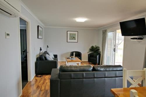 Three-Bedroom Cottage with Water View