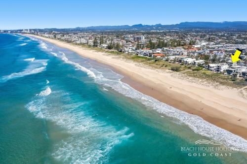 True Beach Front Family Holiday Home - Beach House Holidays3