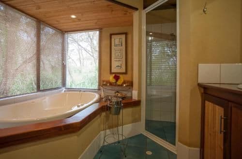 Pioneer Three-Bedroom Spa Cottage