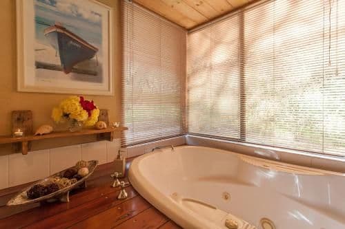 Pioneer Three-Bedroom Spa Cottage