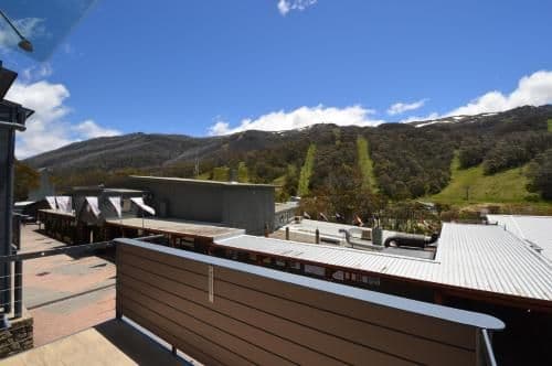 Apartment with Mountain View