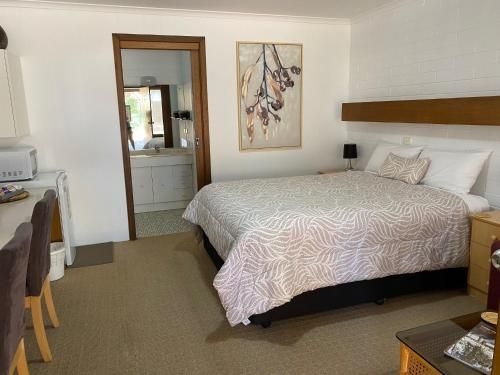 Orana Motor Inn0