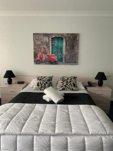 Queen Room - Pet Friendly