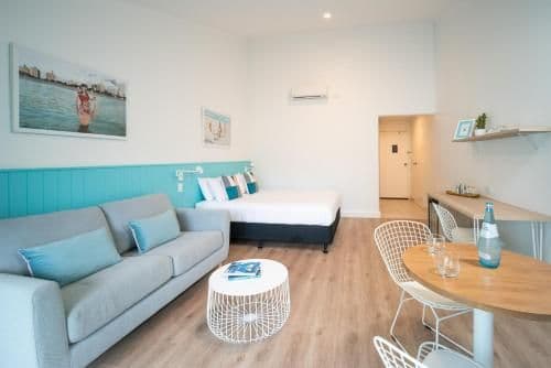Interconnecting Family Room - No Pets Allowed