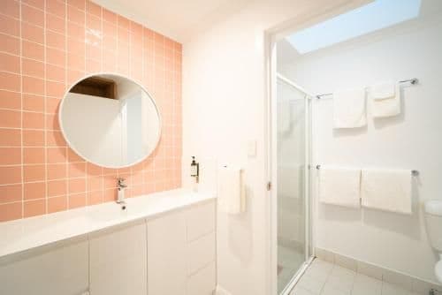 Twin Terrace Room - Renovated//No Pets Allowed
