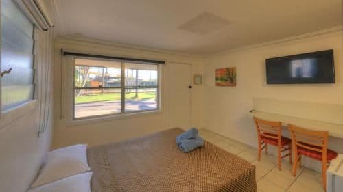 Studio Cabin with Shared Bathroom
