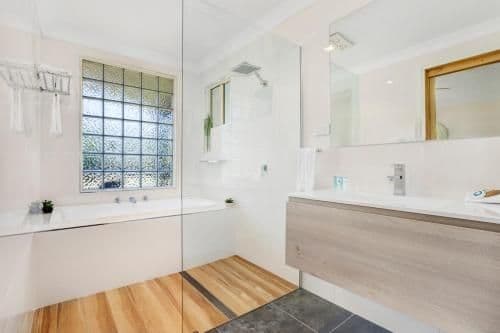 Family Cabin with Spa Bath
