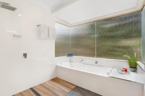 Family Cabin with Spa Bath
