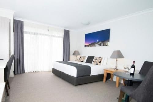 Deluxe King Spa Room