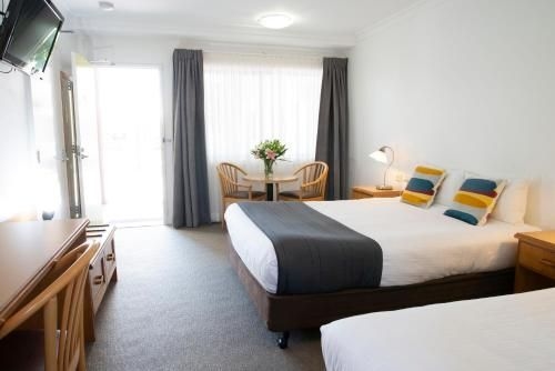 โรงแรม ร็อกพูล มอเตอร์ อินน์ (Rockpool Motor Inn)2