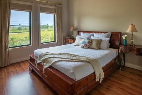 Deluxe One-Bedroom Cottage
