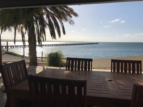 Streaky Bay Beachside & Jetty View Apartments0