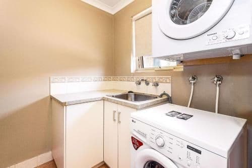 Two Bedroom Apartment (Full Kitchen and Laundry)