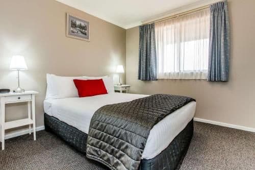 Two Bedroom Apartment (Full Kitchen and Laundry)