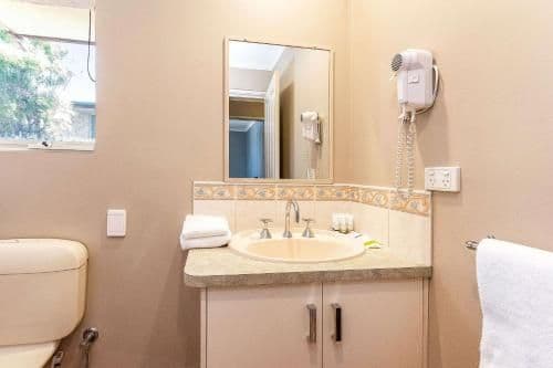 Two Bedroom Apartment (Full Kitchen and Laundry)