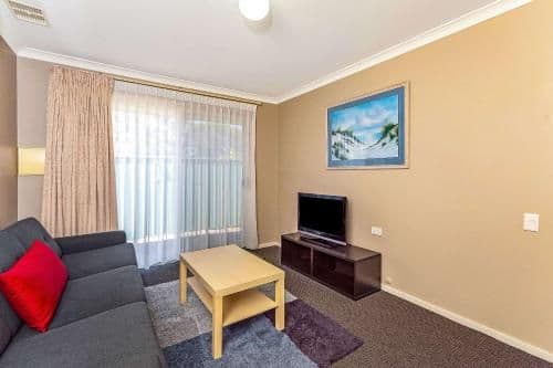Two Bedroom Apartment (Full Kitchen and Laundry)