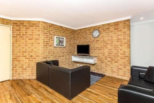 Three Bedroom Spa Apartment (Full Kitchen and Laundry)