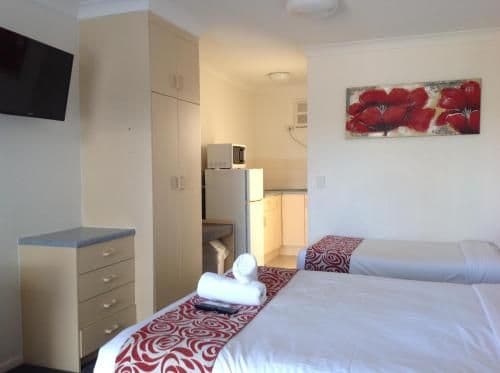 Queen and Single Room with Kitchenette