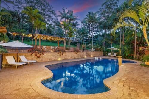 Queen Suite with Pool View
