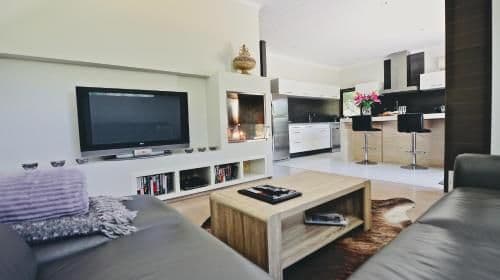 Juniper - Luxury Two-Bedroom Villa with Hot Tub