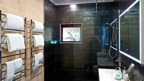 Juniper - Luxury Two-Bedroom Villa with Hot Tub