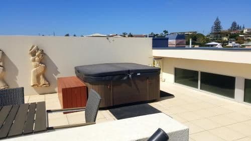 Three-Bedroom Apartment with Rooftop Deck, Ocean View and Hot Tub