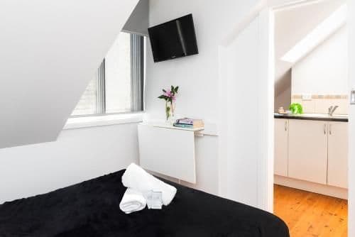 Private Double Room Share Bathroom (not pet friendly)