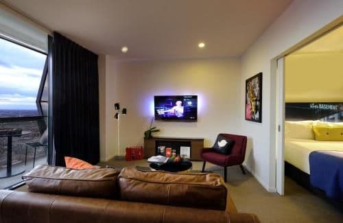 One-Bedroom Apartment - King View