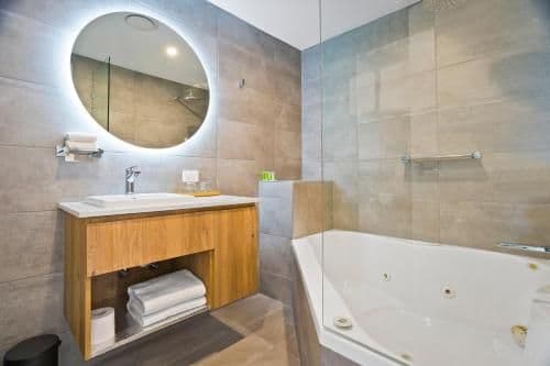 Suite with Spa Bath