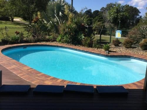 Apartment with Pool View