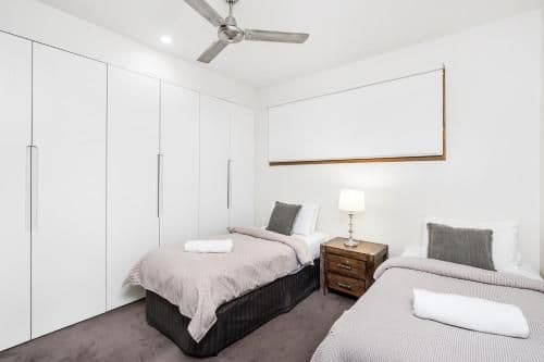 Three-Bedroom Loft Apartment - Butter Factory #12