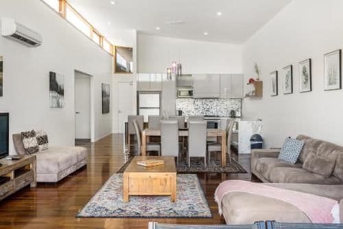 Three-Bedroom Loft Apartment - Butter Factory #12
