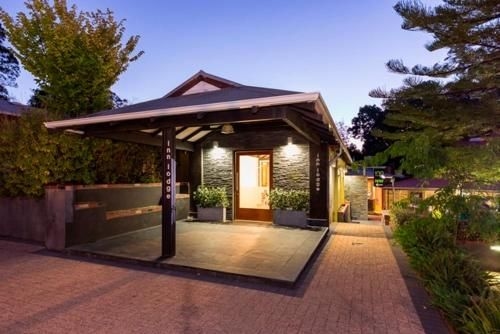 The Inn Mahogany Creek0