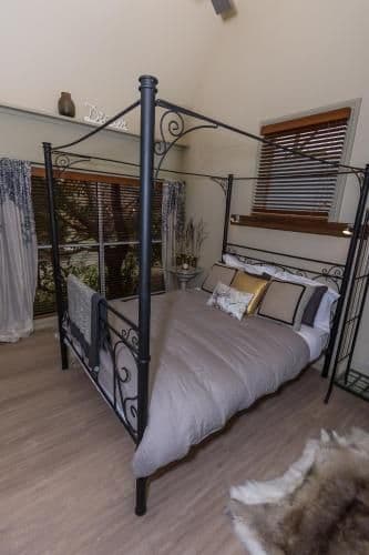 Chalet with Spa Bath