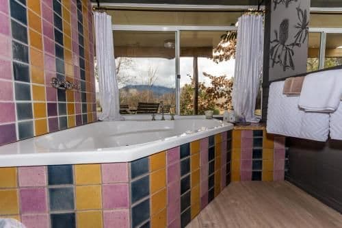 Chalet with Spa Bath