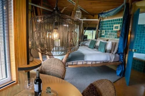 Chalet with Spa Bath