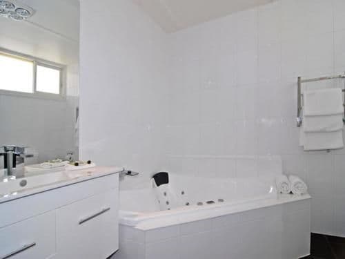 Motel Spa Room