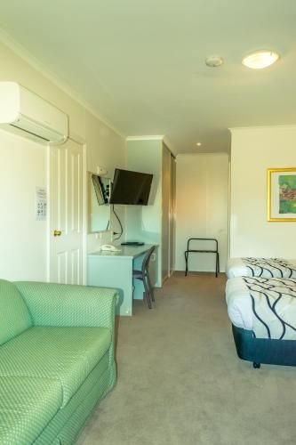 เดนิลิควิน คันทรี คลับ มอเตอร์ อินน์ (Deniliquin Country Club Motor Inn)4