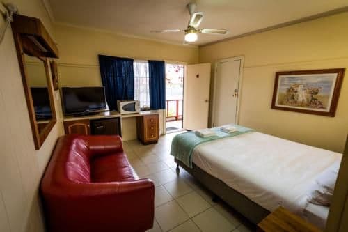 Standard Queen Room - Pet Friendly