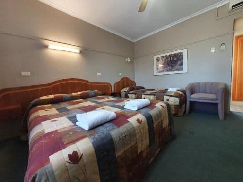 Standard Queen Room with Single Bed