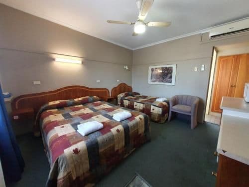 Standard Queen Room with Single Bed