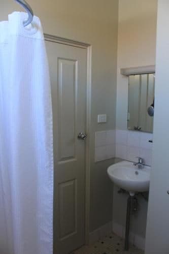 Deluxe Double Room (2 Adults + 1 Child)