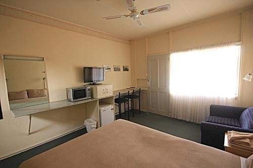 อโรเมต มอเตอร์ อินน์ (Aromet Motor Inn)1