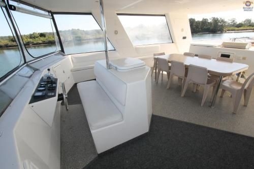 Coomera Houseboats3