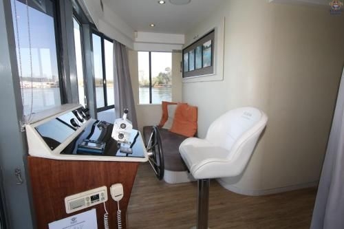 Coomera Houseboats2
