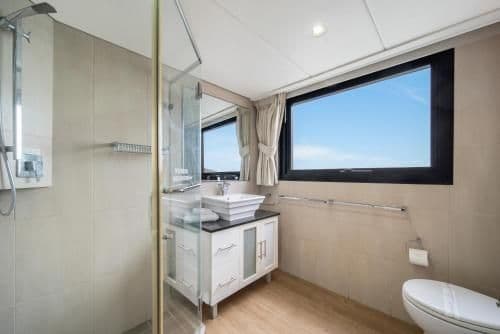 Houseboat with Hot Tub - The Prestige