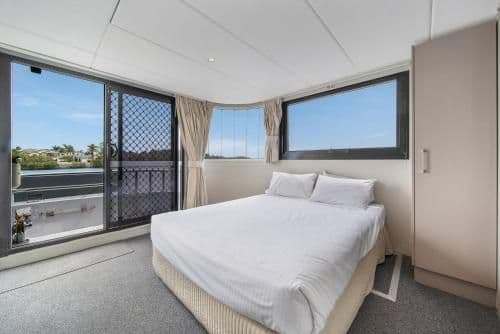 Houseboat with Hot Tub - The Prestige