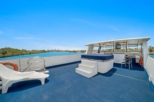 Houseboat with Hot Tub - Blue Sky
