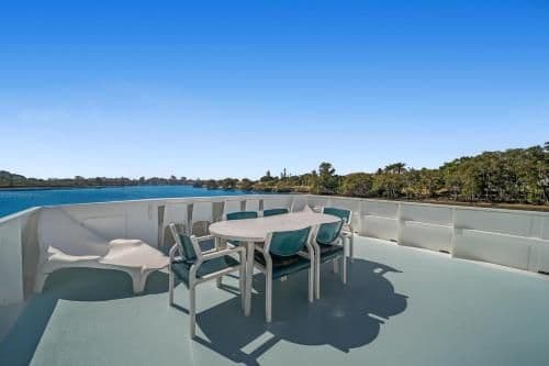 Houseboat - Osprey